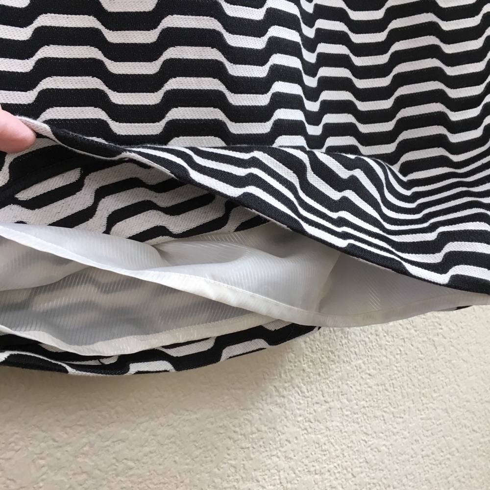 Liz Claiborne Black & White striped Lined Sheath Dress NWT size 8 - Picture 4 of 9